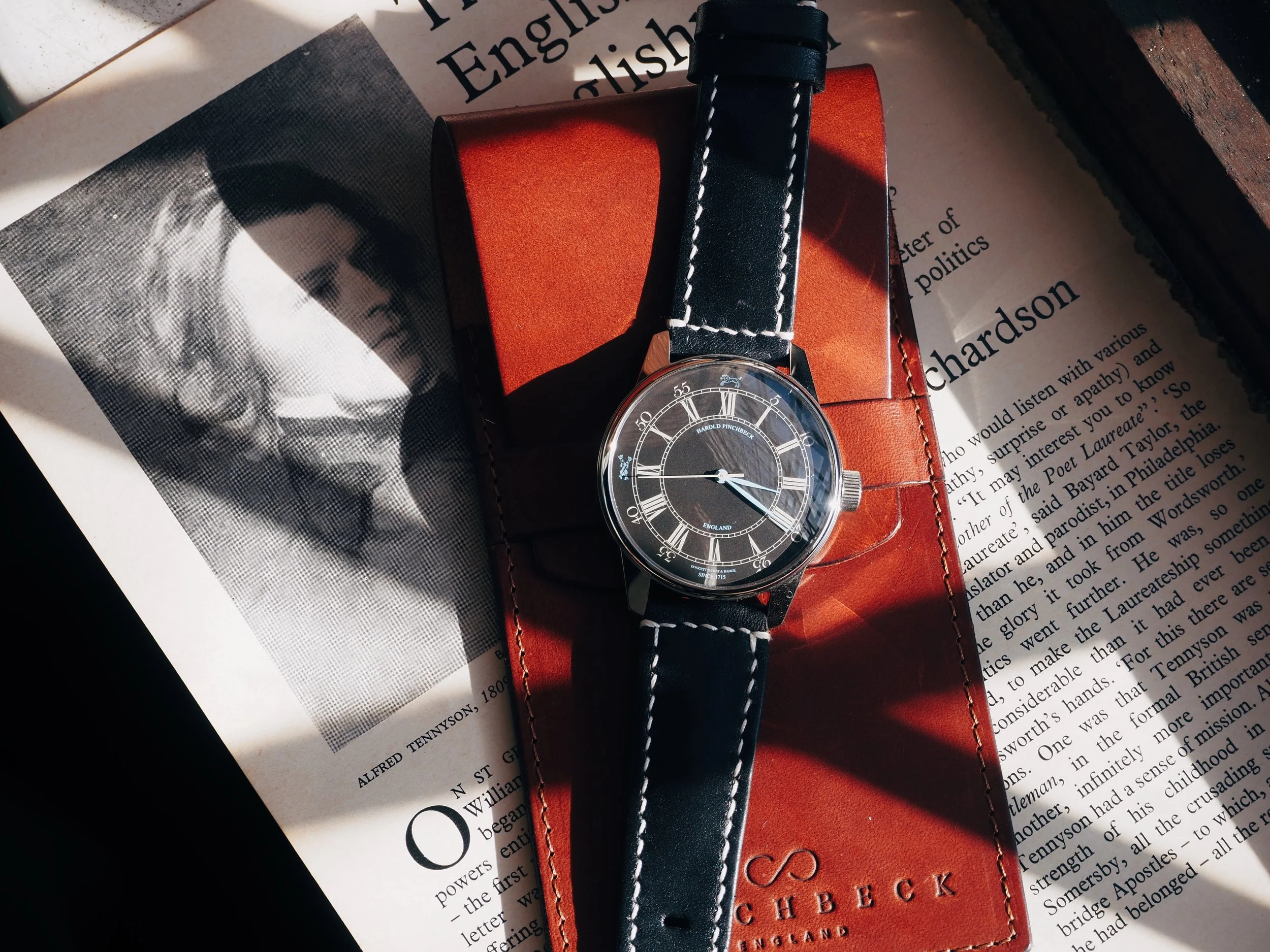 Wristwacthes Armbanduhren アンティーク洋書 The Lambeth Dark - handmade British watch - Historical Doggets